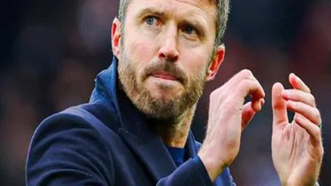 “曼城欧冠16强边缘险遇滑铁卢”